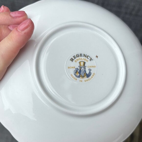 Vintage REGENCY Bone China (England) Pink Roses Tea Cup & Saucer Set, Gold Trim - Picture 3 of 9